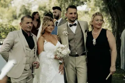How Much Cash to Give for Your Neighbor's Wedding?