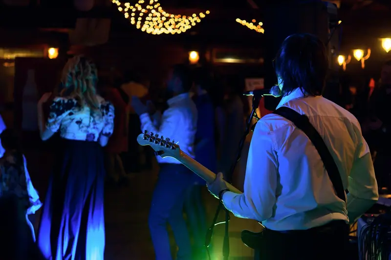 How do you keep a wedding small without offending anyone?