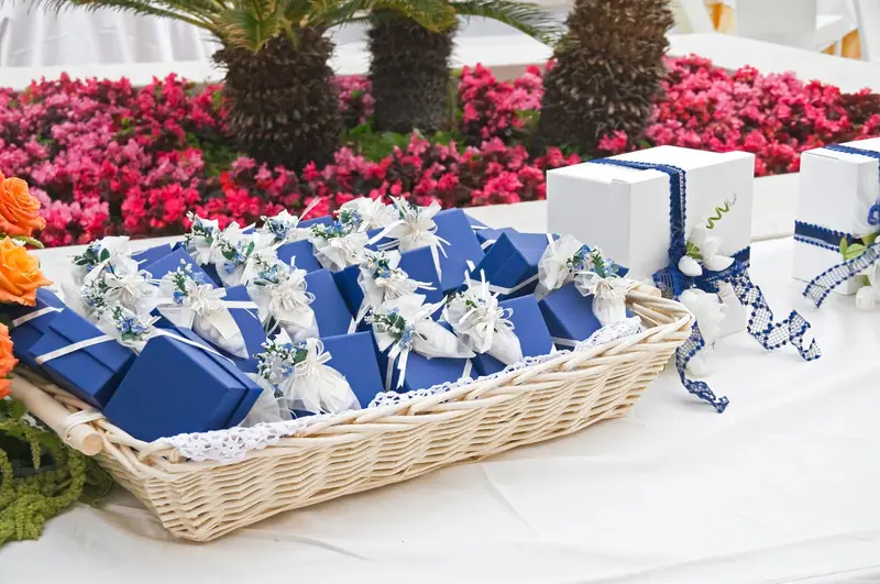 What do you normally put in wedding favours?